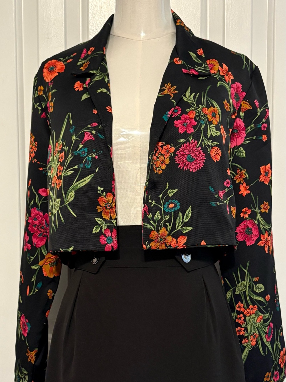 SYLVIA SPORT, Cropped Black Floral Blazer Jacket, Size L